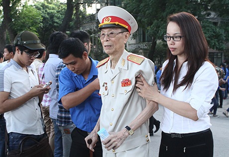 Các tình nguyện viên tích cực hỗ trợ