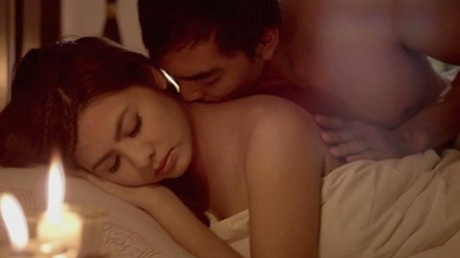 Học sinh Quảng Ninh bị “lùa” đi xem phim và “chết khiếp” trước cảnh nóng - 2 Cảnh nóng, cảnh giết người trong phim Bí mật thảm đỏ