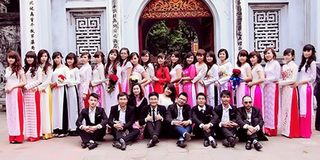 Bạn trẻ nhanh nhạy kiếm tiền "khủng" mùa chụp ảnh kỷ yếu SV - 1 Để có những bức ảnh đẹp như thế này phải cần đến sự đầu tư trang phục, kiểu tóc… (Ảnh: Phú Hưng)