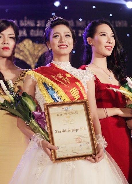 Tân Hoa khôi Phạm Thu Hoài