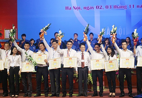 Mục tiêu phấn đấu của phong trào SV Thủ đô trong 5 năm tới - 2 Những cán bộ Hội khoá V đã cống hiến hết mình vì phong trào sinh viên Thủ đô