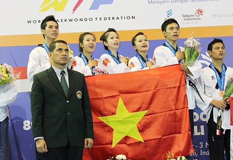 “Hoa khôi” taekwondo Tuyết Vân tiếp tục "gặt" HCV thế giới - 5 Tự hào khúc hát Quốc ca khi đứng trên bục vinh quang