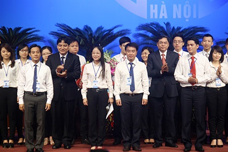 Lãnh đạo trung ương chúcc mừng BCH Hội Sinh viên Hà Nội khoá VI