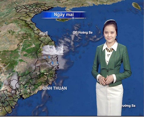 Đi đưa tin siêu bão, nữ biên tập VTV bất ngờ nổi tiếng - 2 BTV Ngọc Bích dẫn chương trình dự báo thời tiết của VTV