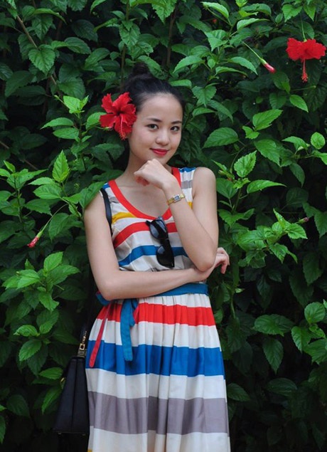 Đi đưa tin siêu bão, nữ biên tập VTV bất ngờ nổi tiếng - 5 Ảnh Facebook Ngọc Bích Hoàng