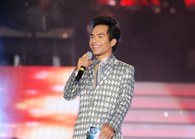Quán quân VN Idol, Hoa khôi SV tham dự Đại hội sinh viên toàn quốc - 2 Ya Suy - Quán quân VN Idol 2012