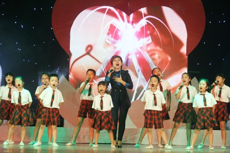Ca sĩ Thái Thùy Linh được vinh danh tình nguyện viên tiêu biểu quốc gia - 1 Ca sĩ Thái Thùy Linh được vinh danh là tình nguyện viên tiêu biểu quốc gia