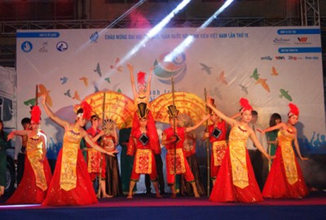 10 tiết mục văn nghệ "đỉnh" lọt chung kết “Hành trình bài ca sinh viên” - 2 Tiết mục “Lời ru Âu Lạc” của ĐH Kinh tế Kỹ thuật Bình Dương