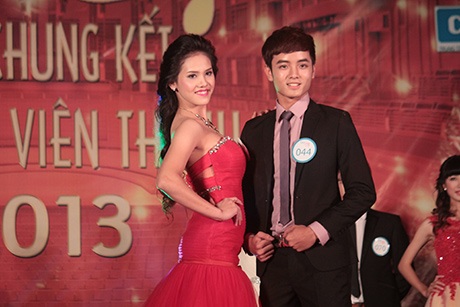 Cặp trai tài gái sắc đăng quang Mr & Miss trường Nhân văn - 1 Cặp đôi Miss & Mr trường ĐH KHXH&NV