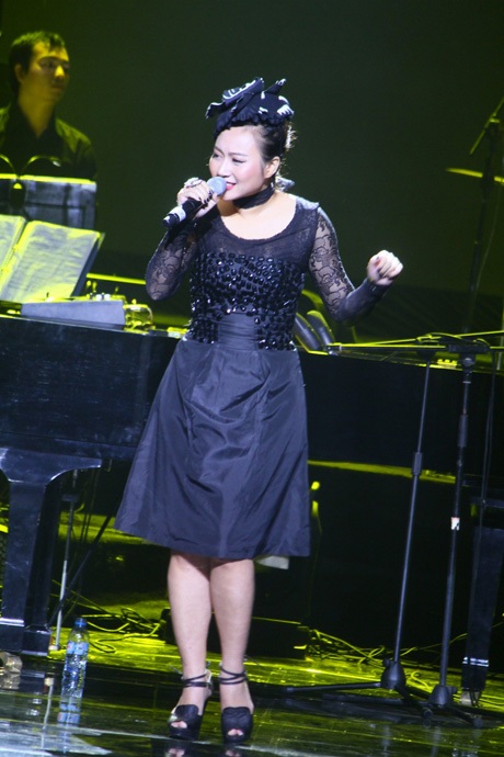 Khánh Linh trở lại cùng