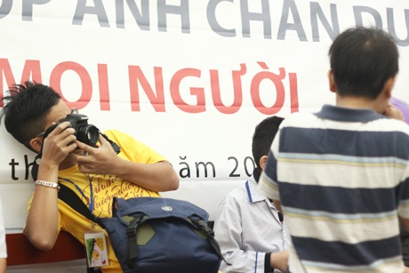 Nhiếp ảnh trẻ hoạt động nhiệt tình phục vụ bà con