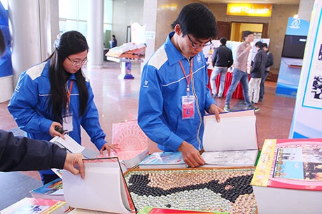 Những cuốn kỷ yếu ghi lại chặng đường phát triển của sinh viên Việt Nam