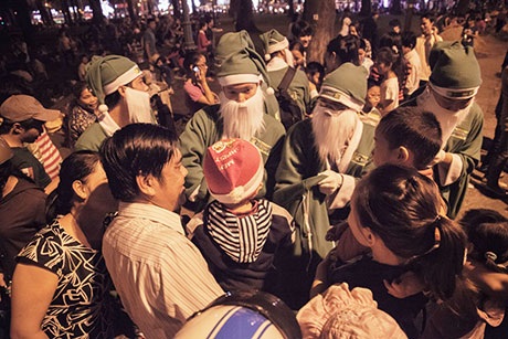 Đi muôn nơi tặng quà