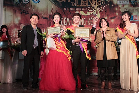 Cặp trai tài gái sắc đăng quang Mr & Miss trường Nhân văn - 3 Khoảnh khắc đăng quang của Hoàng Thị Hoà và Nguyễn Công Đạt