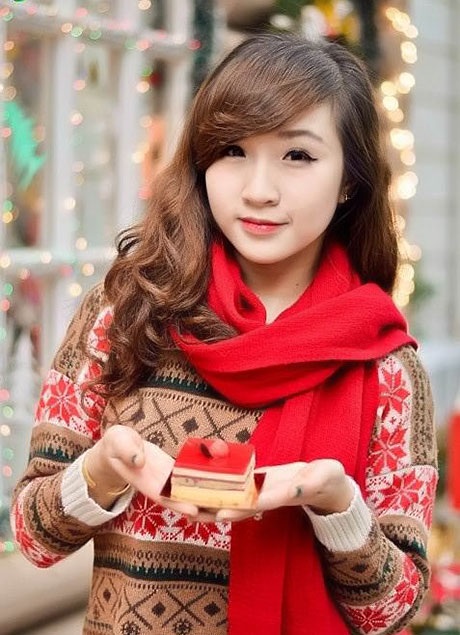 Thiếu nữ Hà thành xúng xính váy áo chơi Noel sớm - 2 Trang phục chơi Noel của bạn Vân Anh - sinh viên CĐ Du lịch Hà Nội