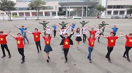 “Sốt” ca khúc “Thanh niên chuẩn” quy tụ dàn sao trẻ - 6 Hình ảnh đẹp của thanh niên thế hệ mới.