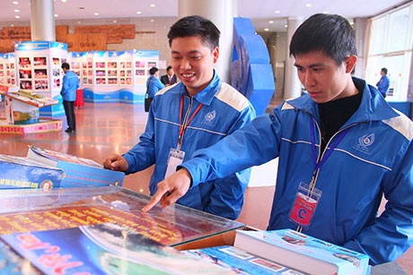 Những con rô-bốt công nghệ được trưng bày