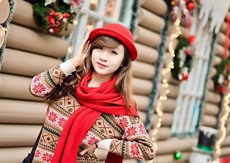 Thiếu nữ Hà thành xúng xính váy áo chơi Noel sớm - 5 Sắc đỏ mang lại sự ấm áp giữa tiết trời giá rét