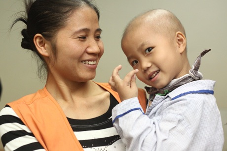 Nụ cười trên môi các bệnh nhi tại Viện Huyết học truyền máu trung ương