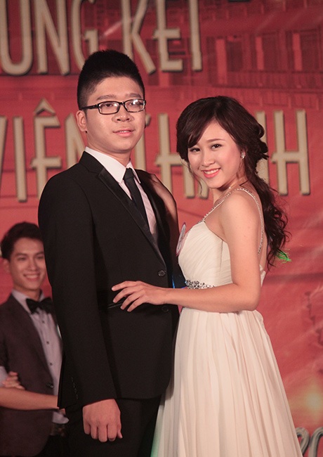 Cặp trai tài gái sắc đăng quang Mr & Miss trường Nhân văn - 9 Phần thi trang phục dạ hội
