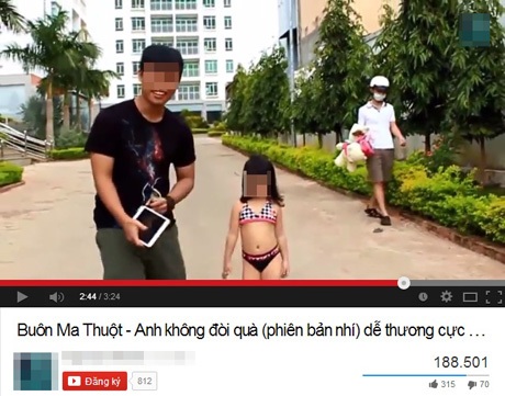 Dân mạng phẫn nộ tác giả clip “Anh không đòi quà” phiên bản bé gái - 1 Nhóm thanh niên chỉ vẽ cho bé gái vào vai cởi đồ trong clip