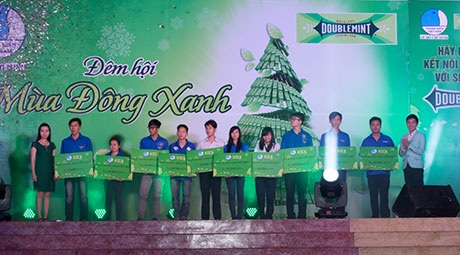  Doublemint trao học bổng cho 15 sinh viên nghèo vượt khó