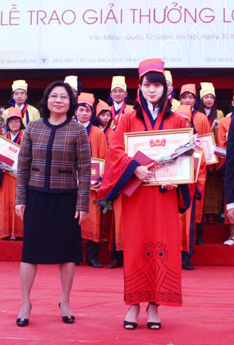 Thanh Thư nhận giải Nhất