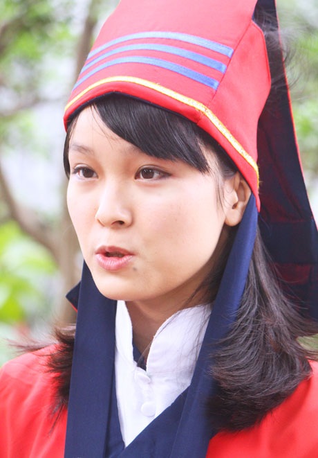 Những khoảnh khắc đáng yêu của cô bạn Thủ khoa