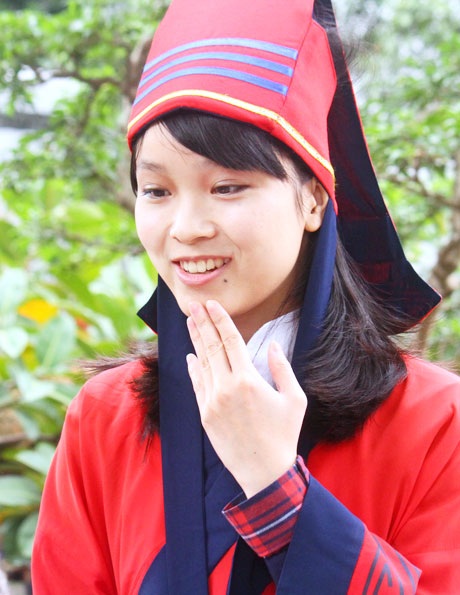 Những khoảnh khắc đáng yêu của cô bạn Thủ khoa