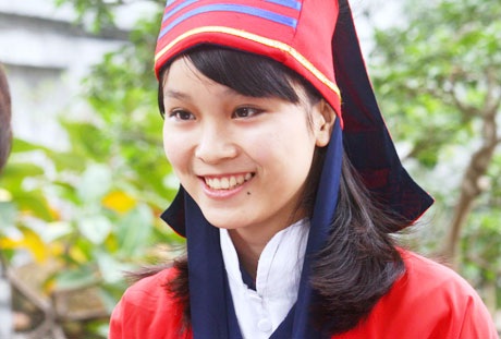 Những khoảnh khắc đáng yêu của cô bạn Thủ khoa