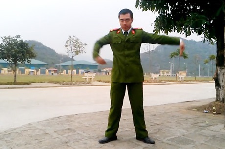 Anh công an trẻ, đẹp trai nhảy popping khiến dân mạng thích thú