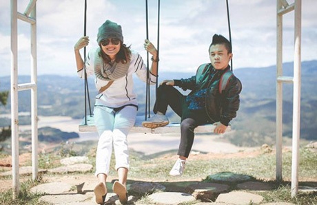 Thú vị clip chuyện tình cặp "đũa lệch" được yêu thích nhất hiện nay - 2 Mai Châm