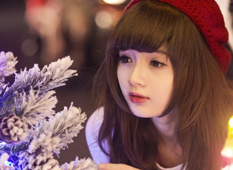 “Búp bê ảnh thẻ” Lan Hương khoe ảnh Noel Sài Gòn - 2 Mai Châm