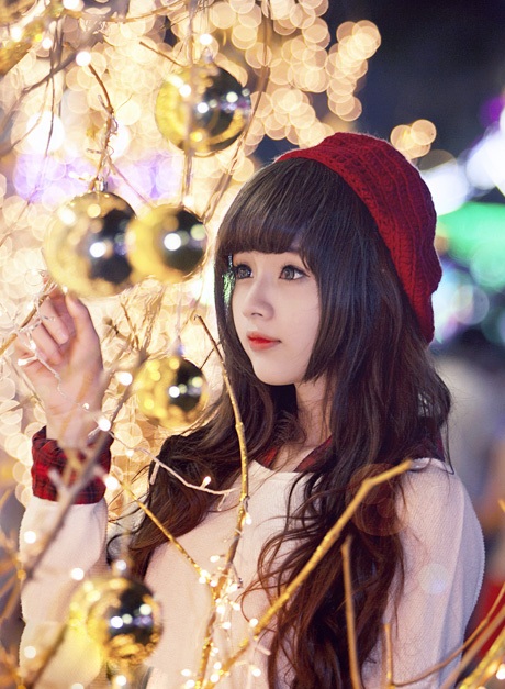 “Búp bê ảnh thẻ” Lan Hương khoe ảnh Noel Sài Gòn - 7 Mai Châm