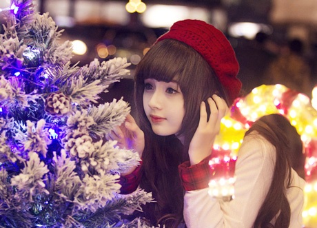 “Búp bê ảnh thẻ” Lan Hương khoe ảnh Noel Sài Gòn - 9 Mai Châm