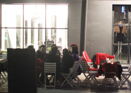 Khách hàng tận hưởng giờ phút cuối của Zone 9