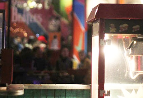 Đèn điện vẫn rực rỡ ở Zone 9 trước giờ khai tử