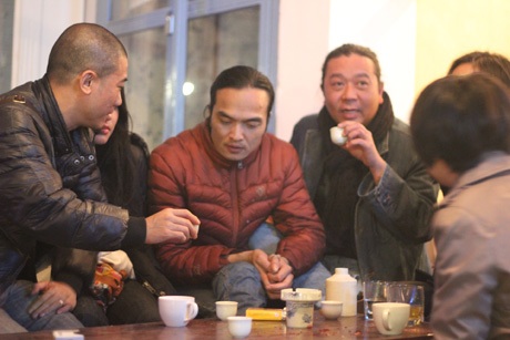 Gần 0h, những người yêu mến Zone 9 vẫn ngồi bên nhau chuyện trò