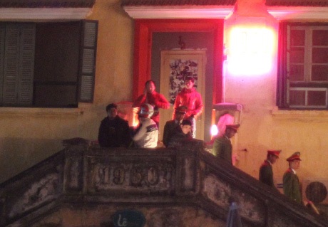 Những khách hàng cuối cùng rời khỏi Zone 9