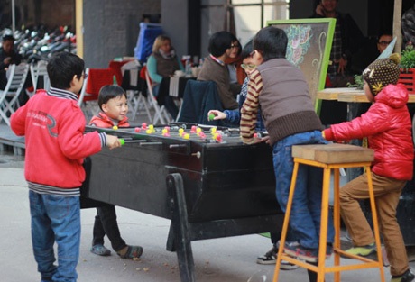 Ngày cuối cùng hoạt động của Zone 9, trẻ em vẫn vô tư chơi đùa