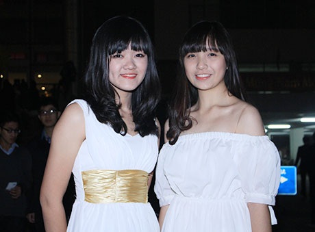 Nữ sinh trường Ams xúng xính váy áo dự tiệc