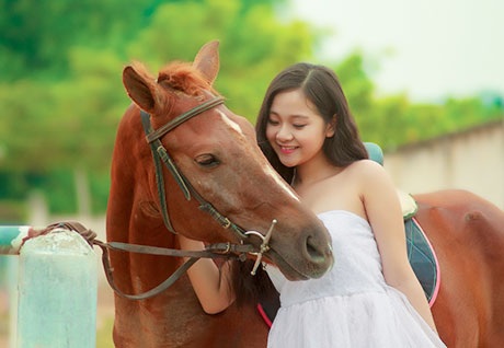 “Hot girl” tuổi 16 khoe ảnh cưỡi ngựa nhân năm mới Giáp Ngọ - 8 Mai Châm