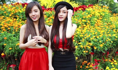 Những cô gái xinh đẹp, chàng trài bảnh bao trong nhóm làm phim BB&BG chúc Tết nhà nhà