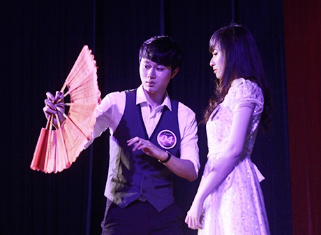 Nhà ảo thuật Huy Hoàng làm đủ mọi trò để khiến trái tim nàng công chúa băng giá Lan Hương rung động