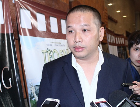 Bầu sô Quang Huy trở thành tâm điểm chú ý của báo giới tại lễ trao giải điện ảnh lần này