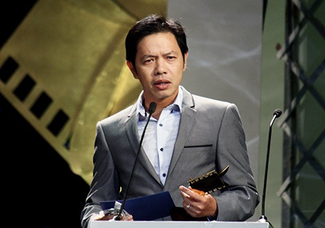 Vợ chồng diễn viên Trương Ngọc Ánh - Bảo Sơn lên sân khấu công bố giải