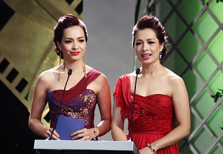 Vợ chồng diễn viên Trương Ngọc Ánh - Bảo Sơn lên sân khấu công bố giải