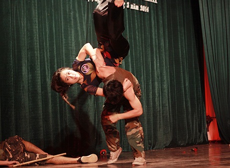 Hằng trình diễn những chiêu võ đỉnh cao như trong phim