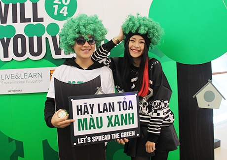 Justa Tee và Chi Pu