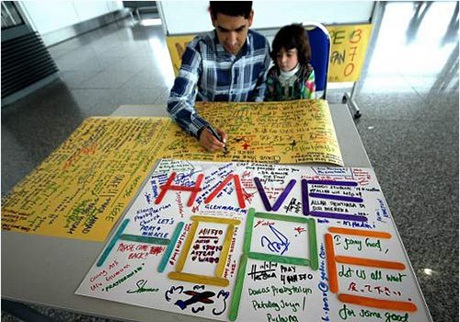 Hi vọng luôn ở bên những người thân của hành khách trên chuyến bay xấu số